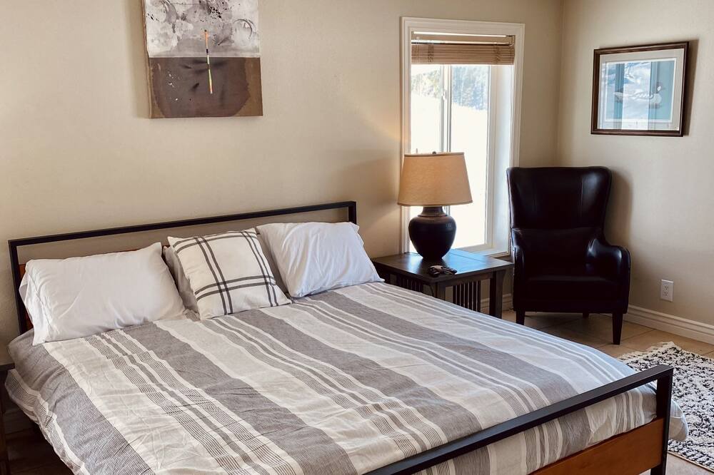 Photo of Bedroom in Forest Lakes