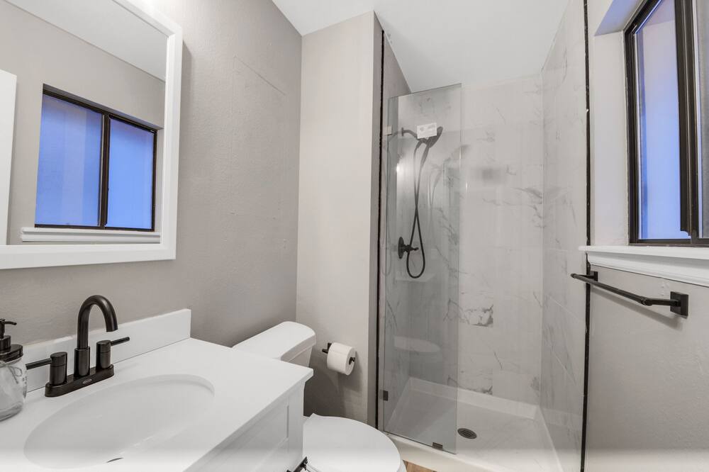 Photo of Bathroom in Doubleheader