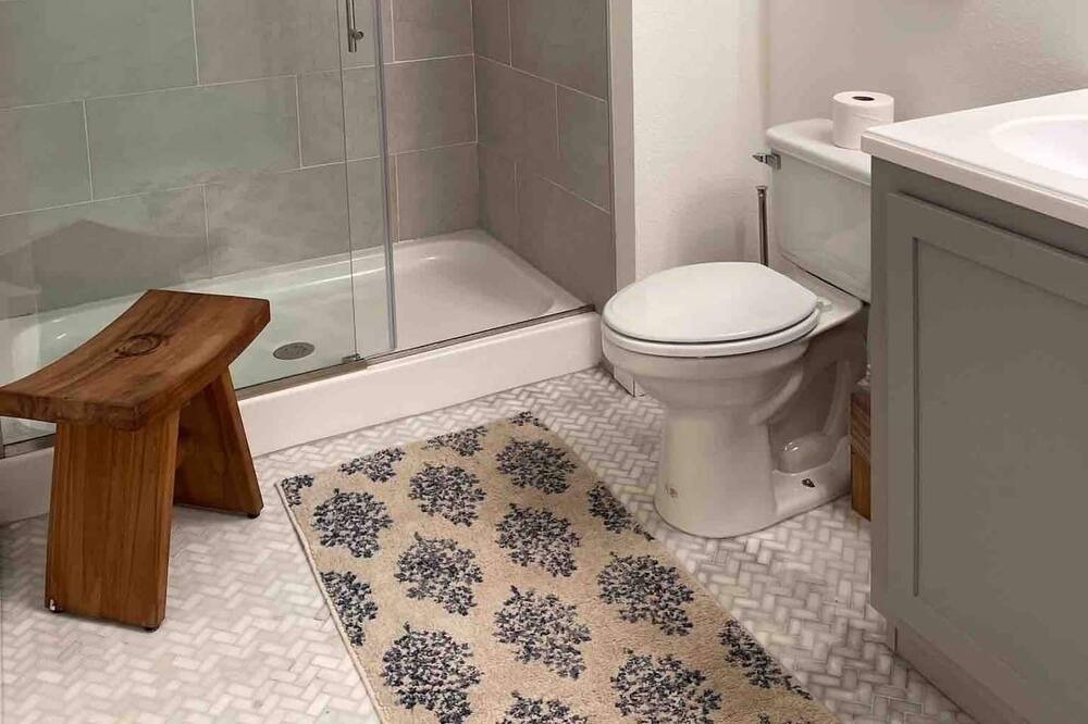 Photo of Bathroom in Summit Cove