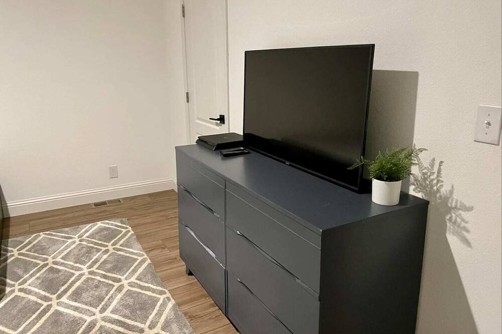 Photo of Bedroom in Summit Cove