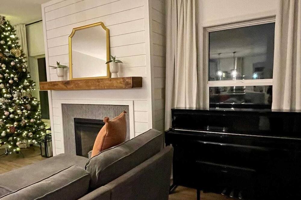 Photo of Livingroom in Summit Cove