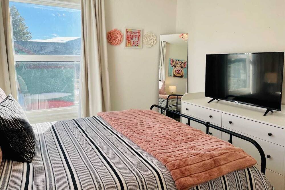 Photo of Bedroom in Summit Cove