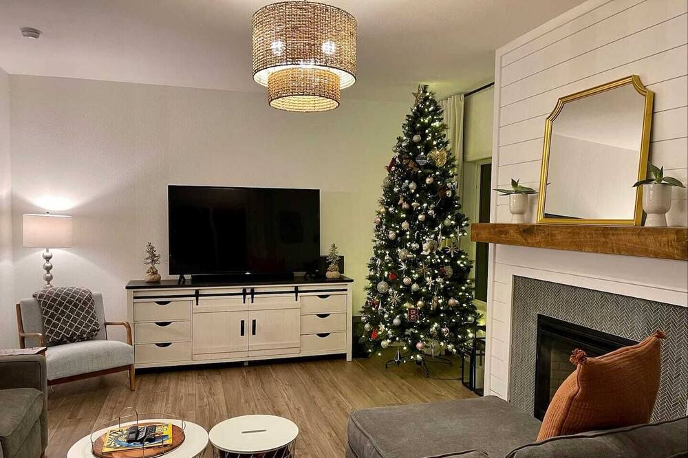 Photo of Livingroom in Summit Cove