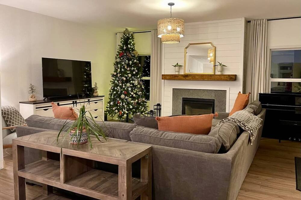 Photo of Livingroom in Summit Cove