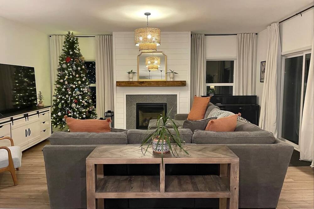 Photo of Livingroom in Summit Cove