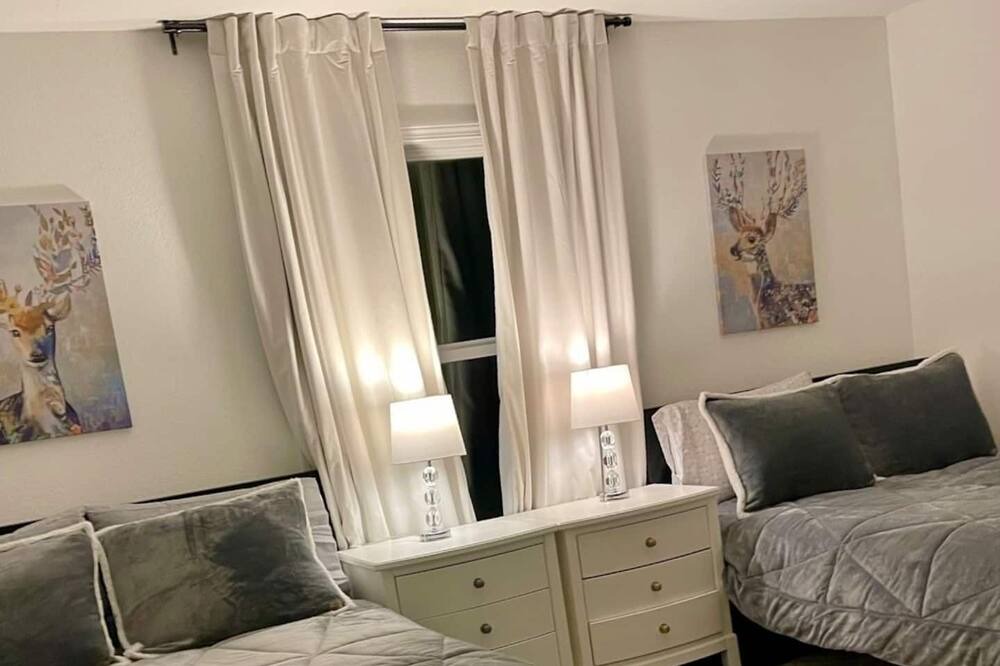 Photo of Bedroom in Summit Cove