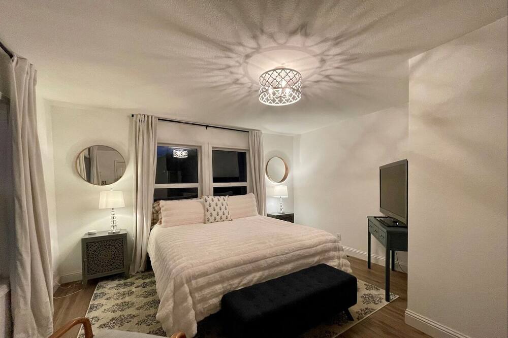Photo of Bedroom in Summit Cove