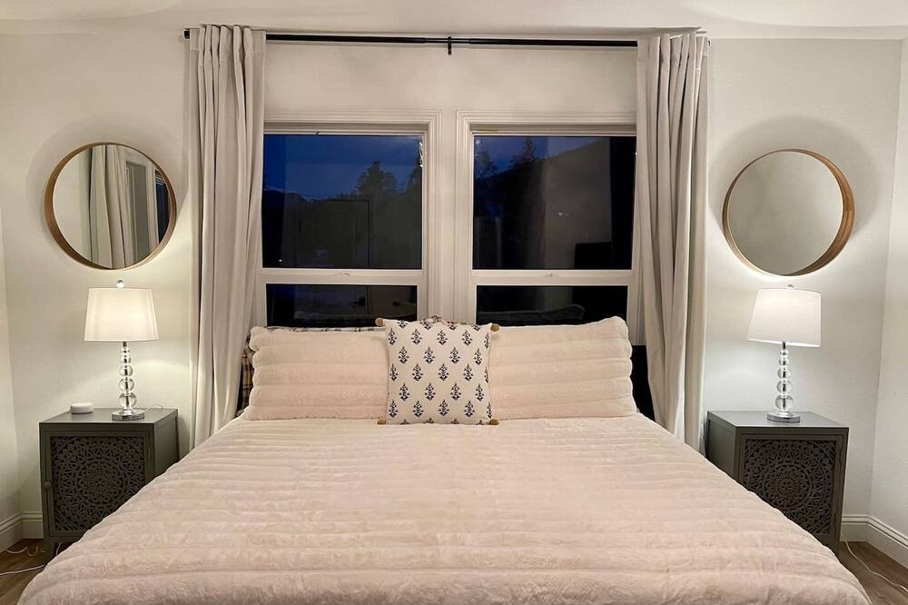Photo of Bedroom in Summit Cove
