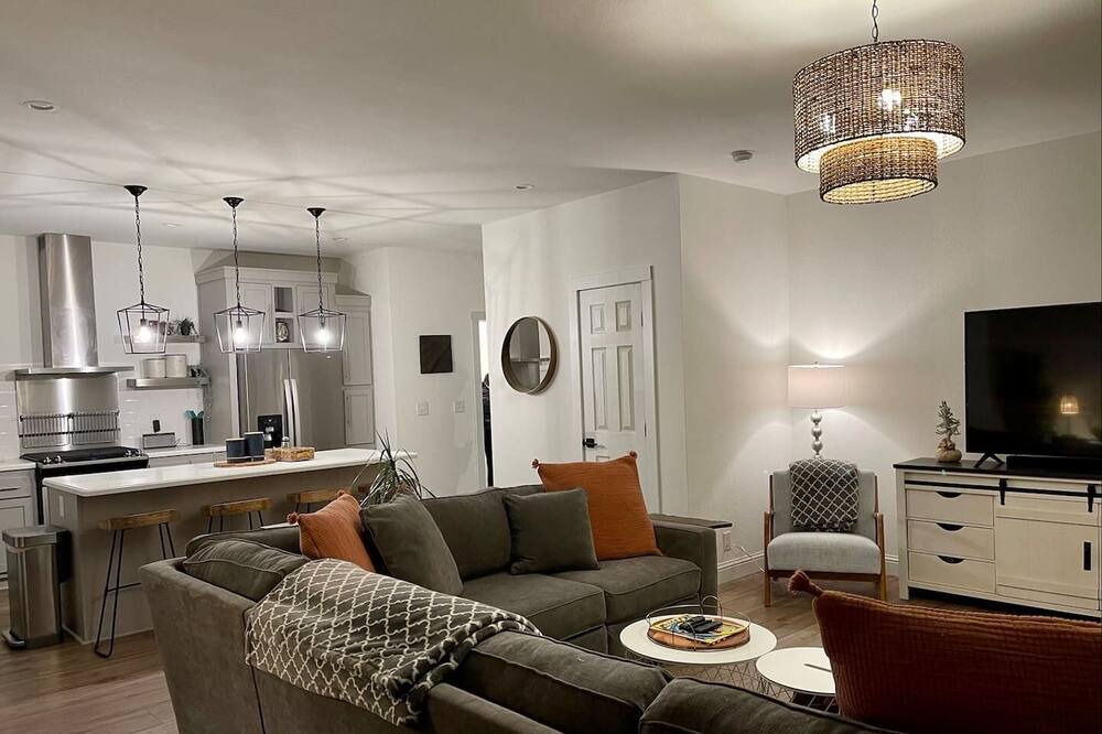 Photo of Livingroom in Summit Cove