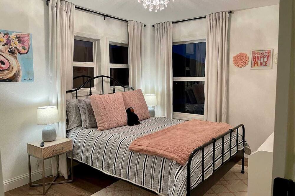 Photo of Bedroom in Summit Cove