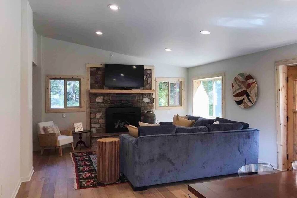 Photo of Livingroom in Almont