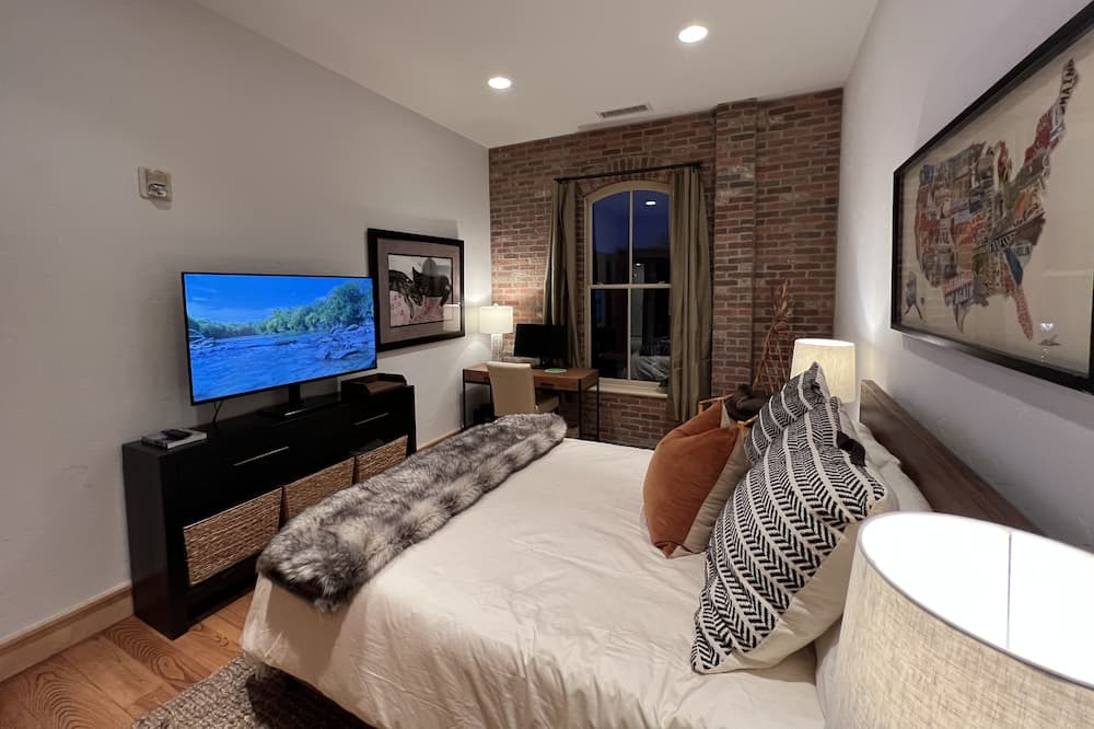 Photo of Bedroom in Eagle