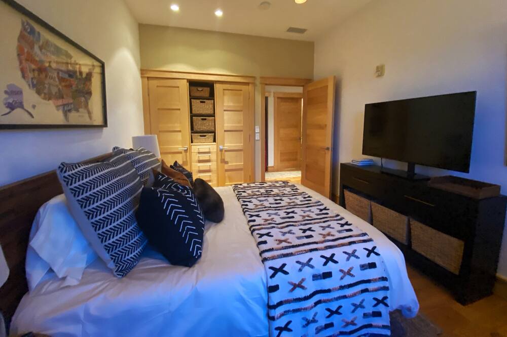 Photo of Bedroom in Eagle