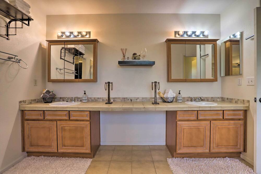 Photo of Bathroom in Green Valley Ranch