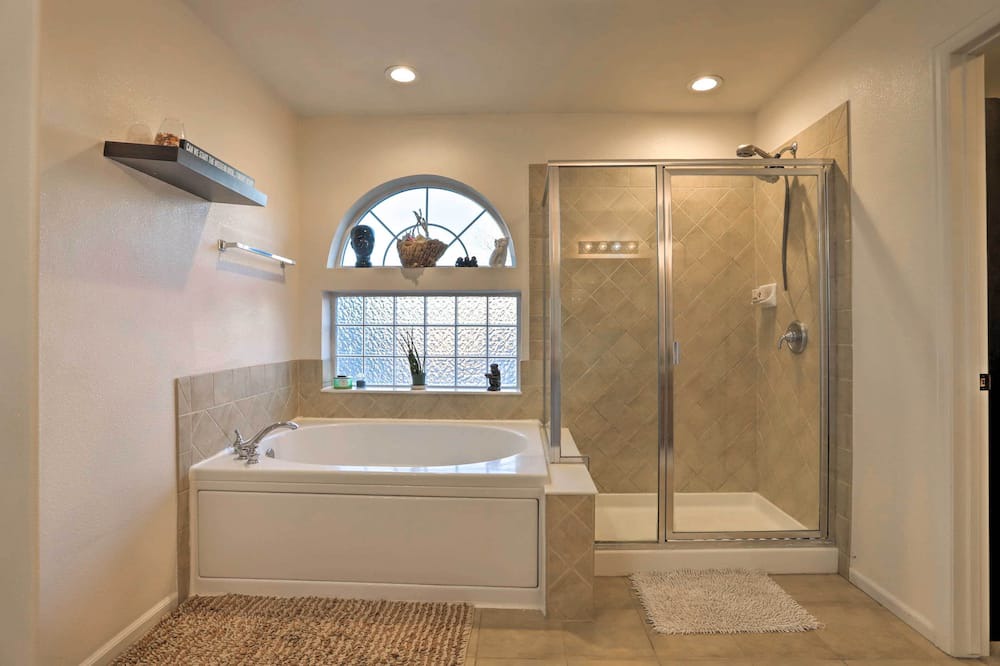 Photo of Bathroom in Green Valley Ranch