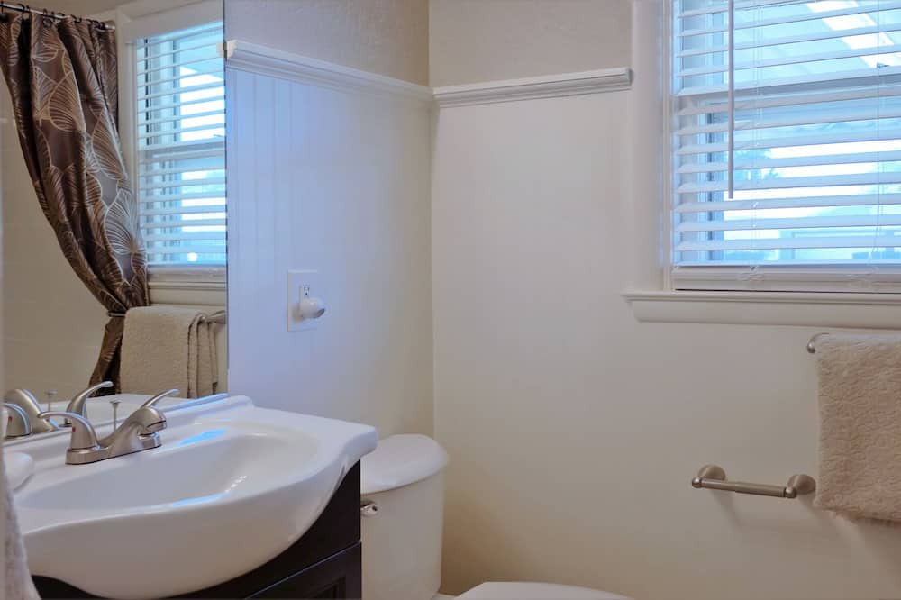 Photo of Bathroom in Sterling