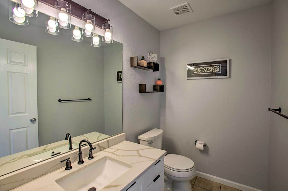 Photo of Bathroom in Barths