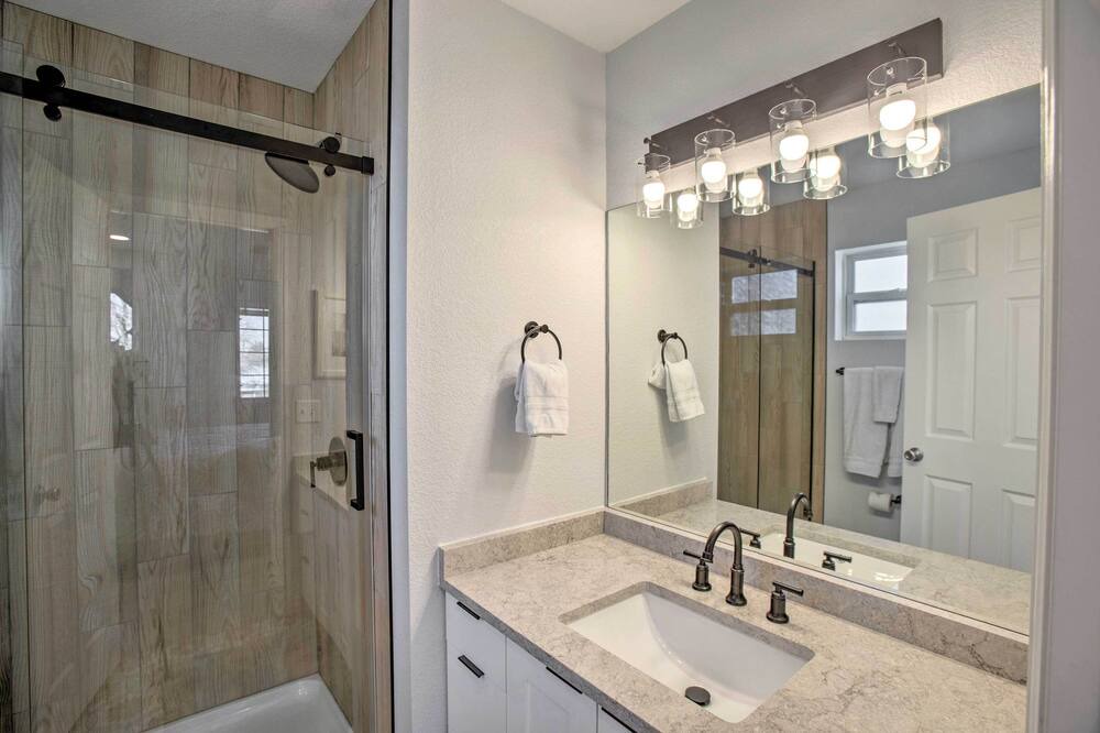 Photo of Bathroom in Barths