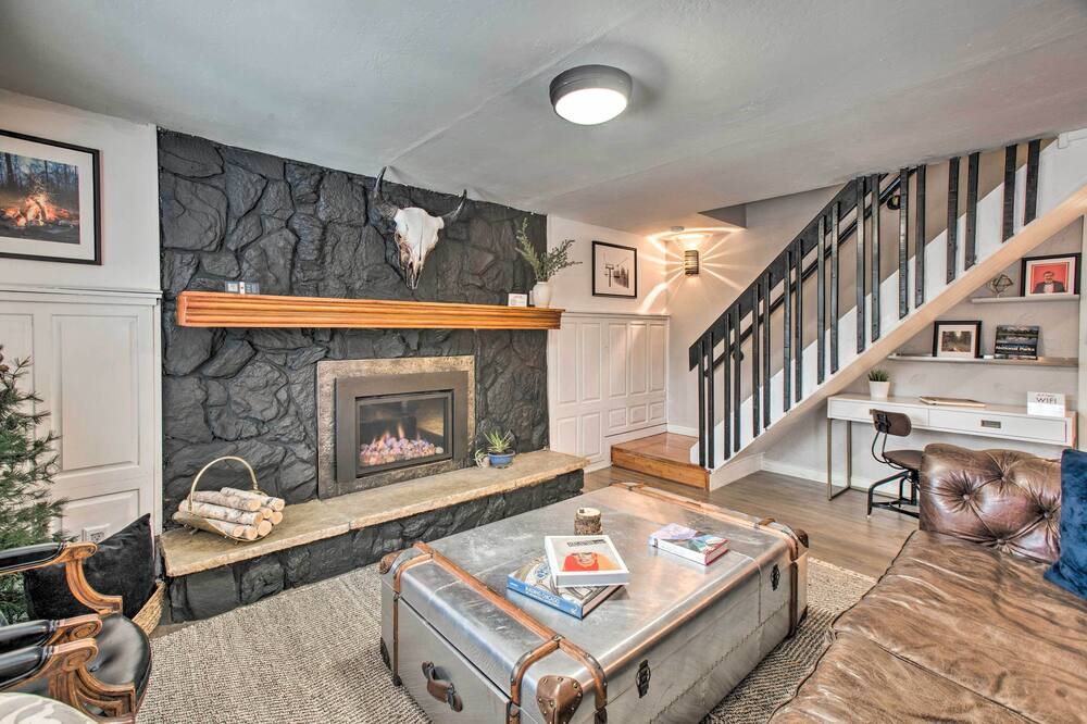Photo of Livingroom in Evergreen