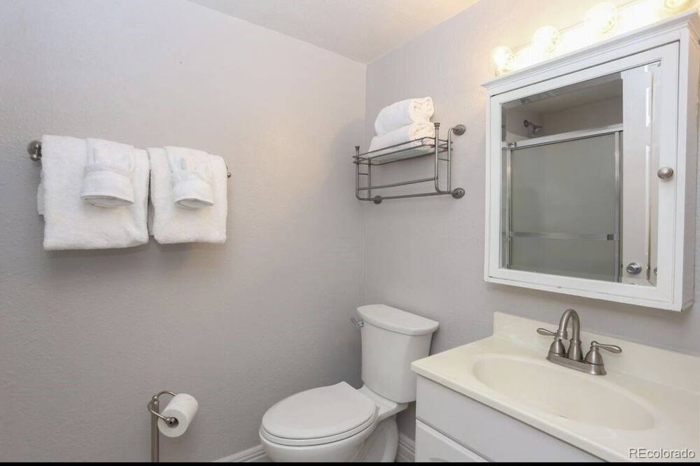 Photo of Bathroom in Summit Cove