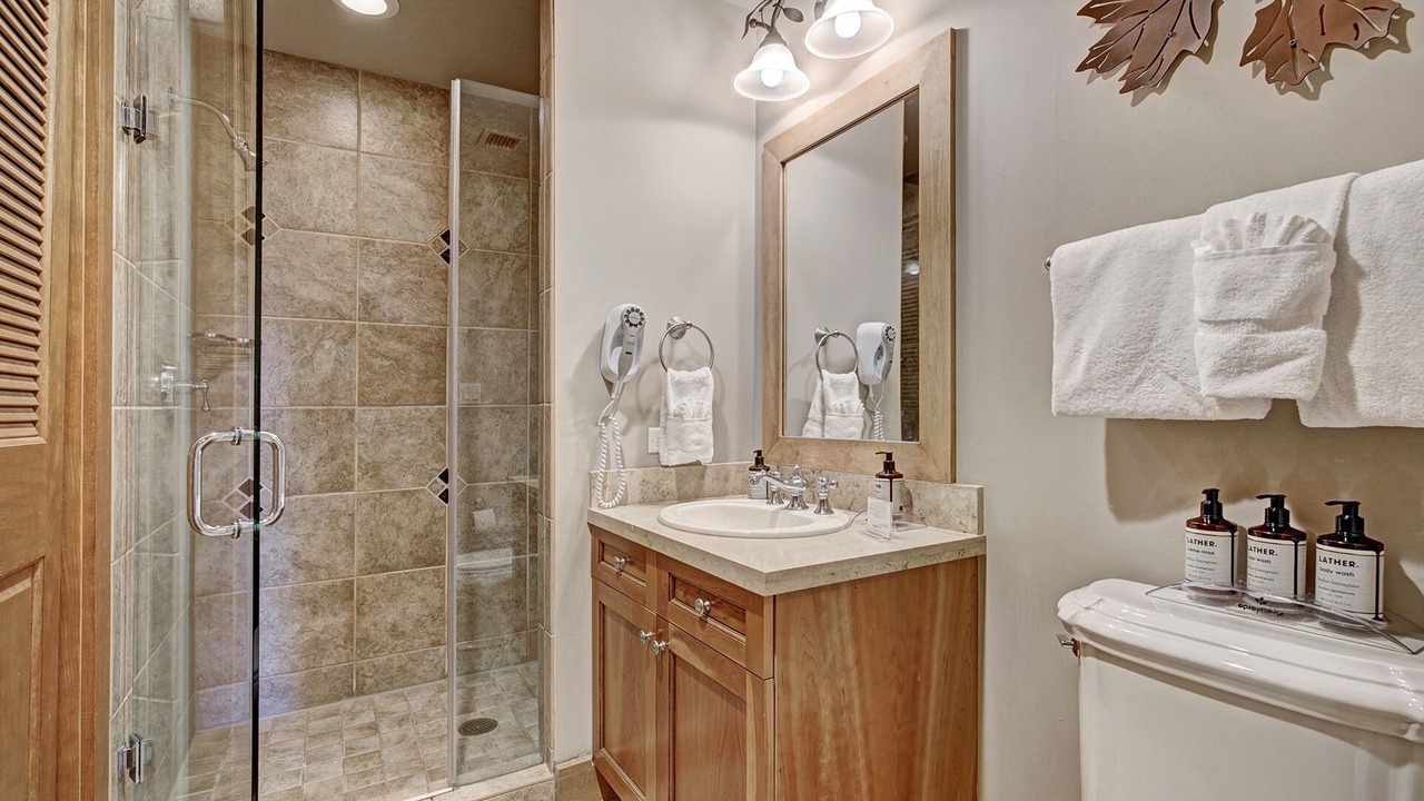 Photo of Bathroom in River Run