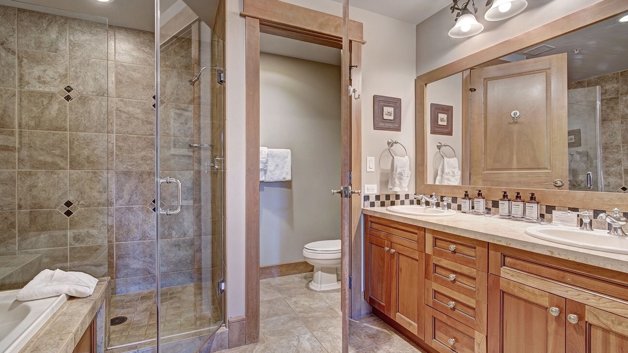 Photo of Bathroom in River Run