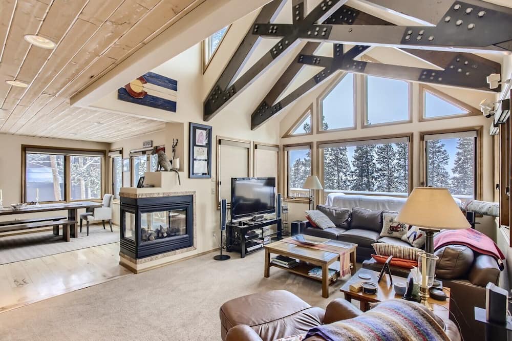 Photo of Livingroom in Forest Hills