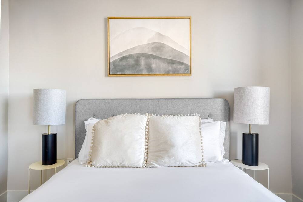 Photo of Bedroom in Hale