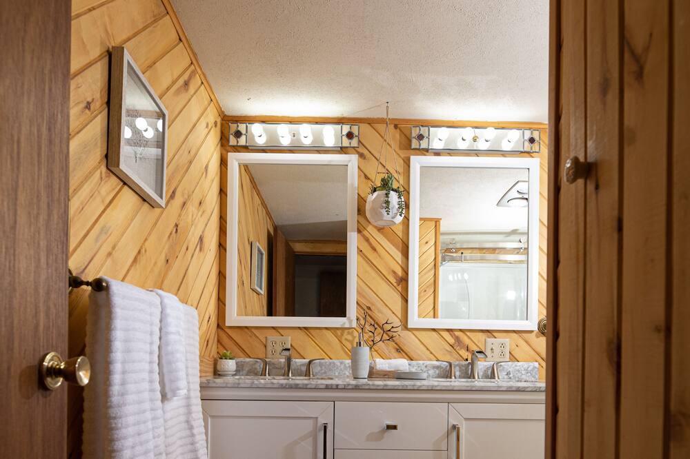 Photo of Bathroom in Alamosa