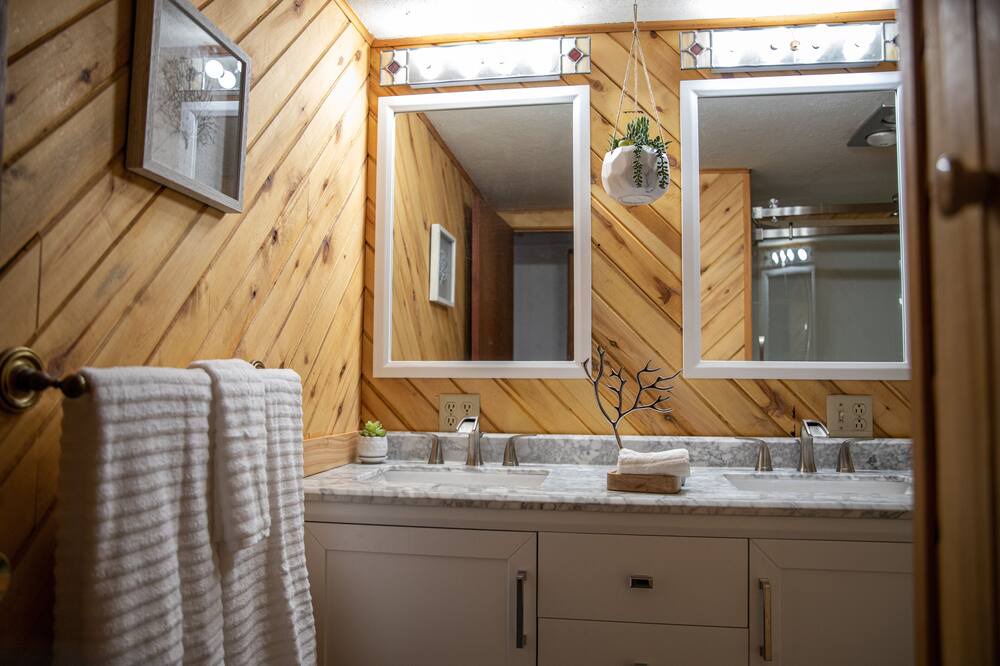 Photo of Bathroom in Alamosa
