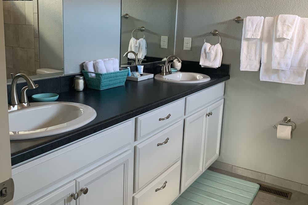 Photo of Bathroom in Woodland Park