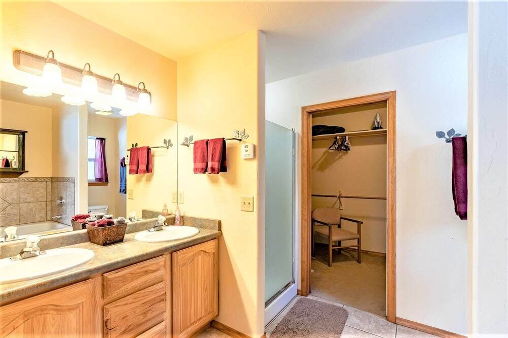 Photo of Bathroom in Twin Creek Village