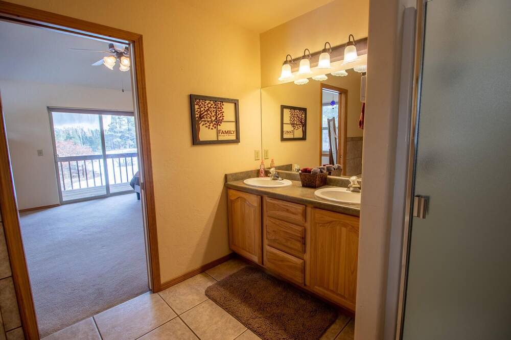 Photo of Bathroom in Twin Creek Village
