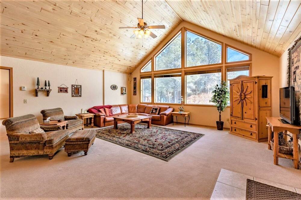 Photo of Livingroom in Twin Creek Village