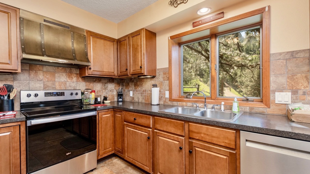 Photo of Kitchen in Windcliff Estates
