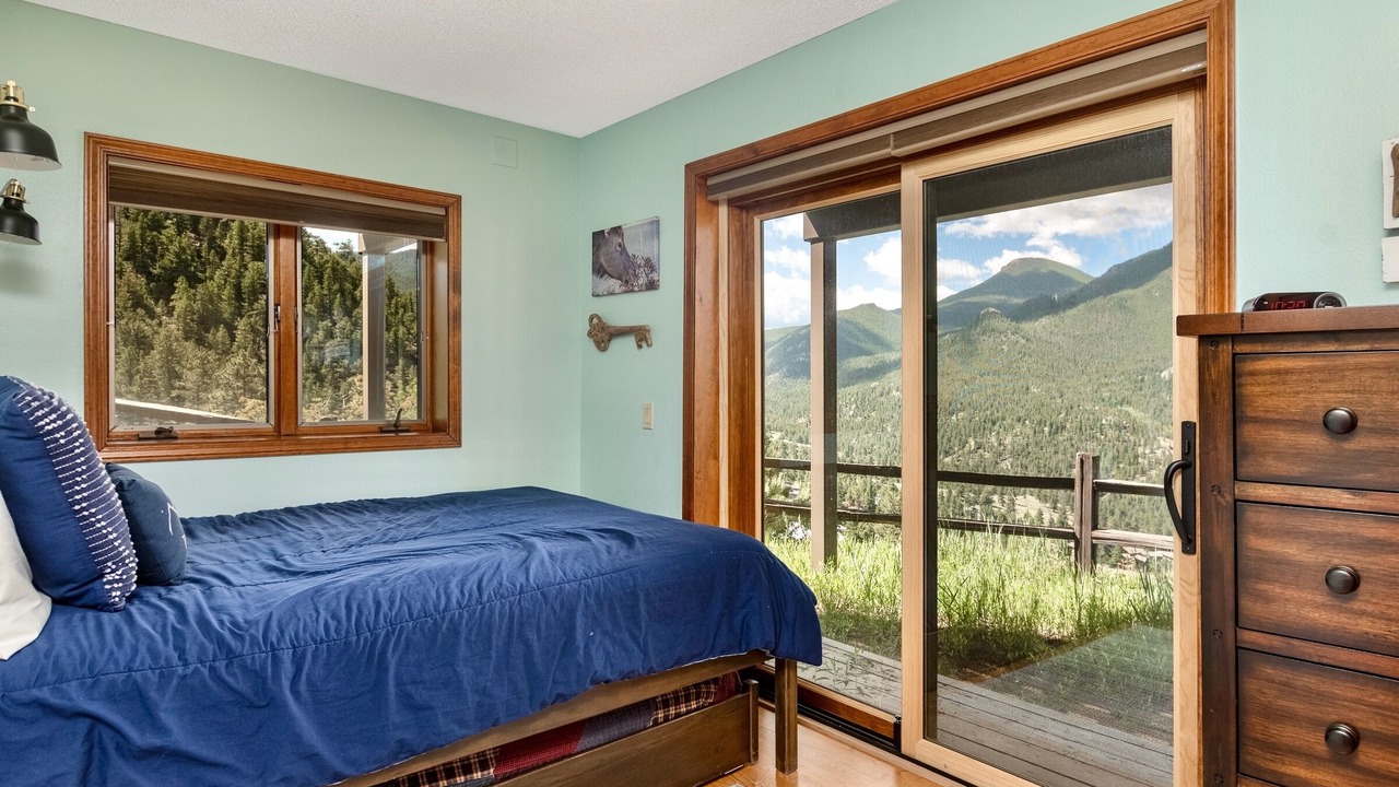 Photo of Bedroom in Windcliff Estates