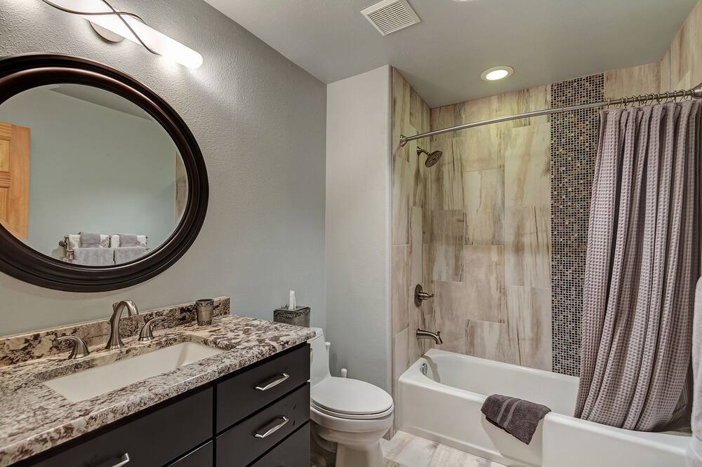 Photo of Bathroom in Peak 8