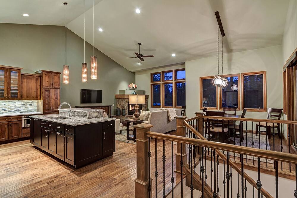 Photo of Livingroom in Peak 8