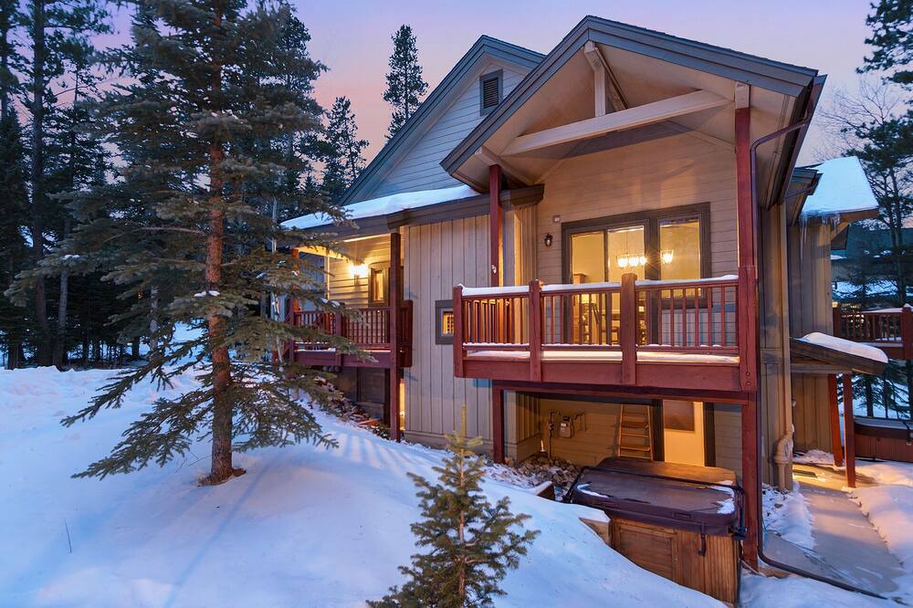 Photo of Outdoor in Peak 8