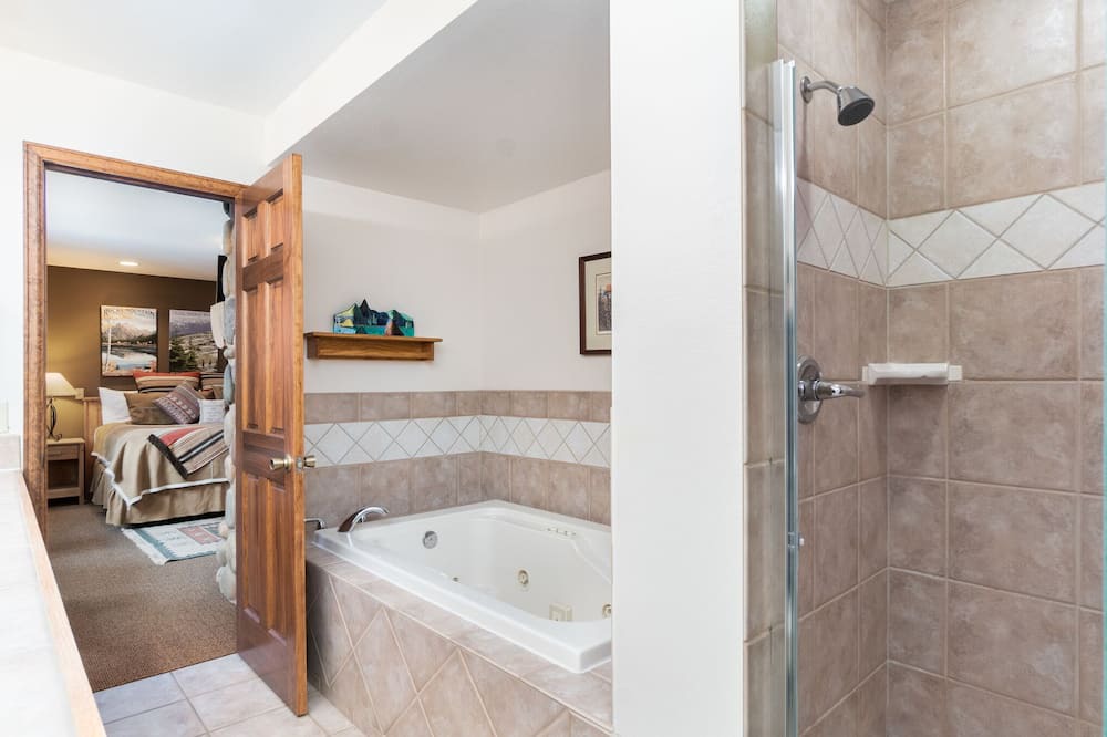 Photo of Bathroom in Aspen Brook