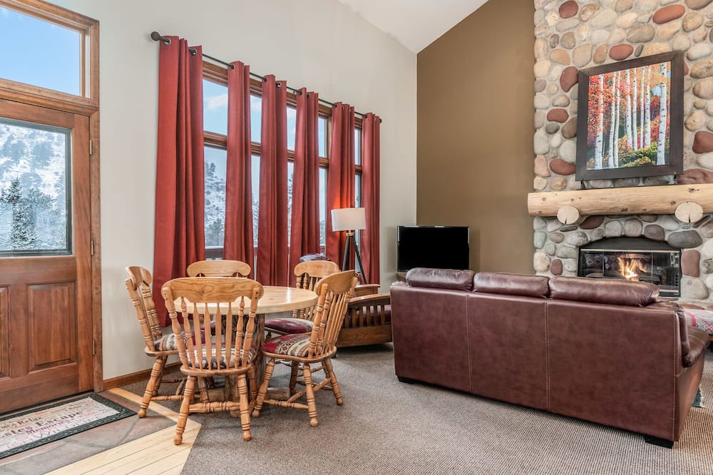 Photo of Livingroom in Aspen Brook