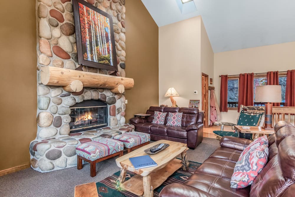 Photo of Livingroom in Aspen Brook