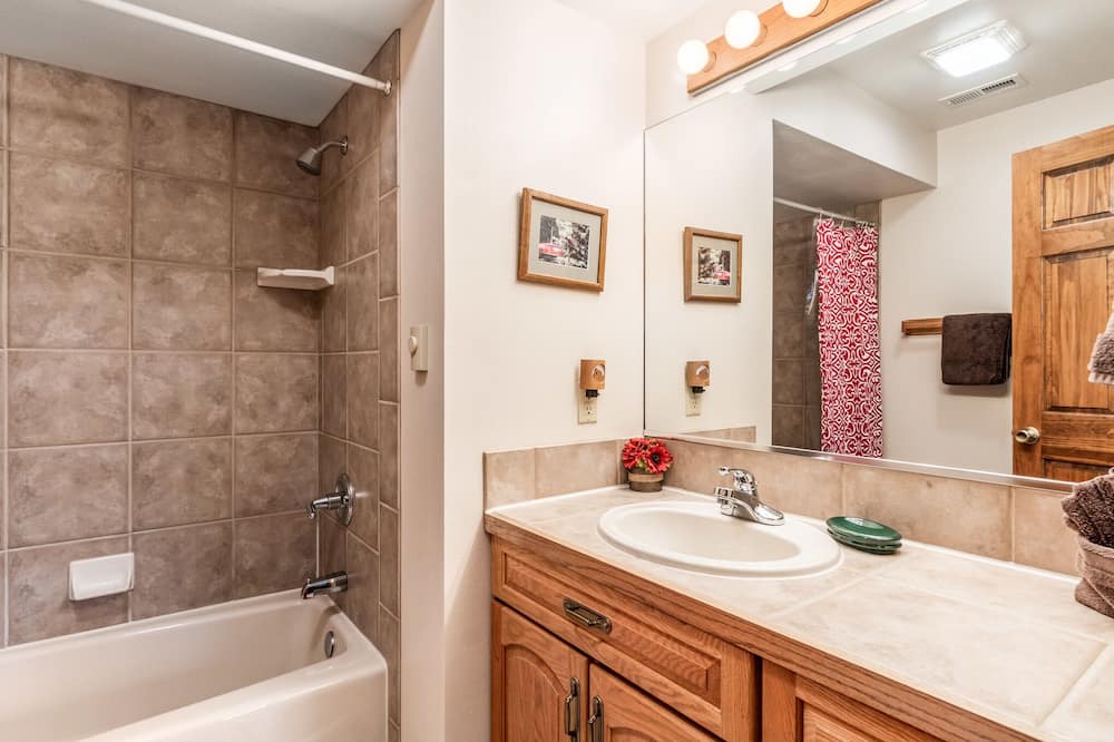 Photo of Bathroom in Aspen Brook