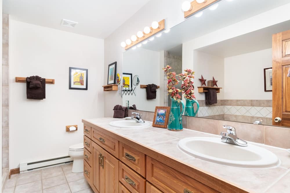 Photo of Bathroom in Aspen Brook