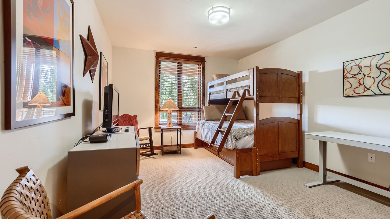 Photo of Bedroom in Four O'Clock