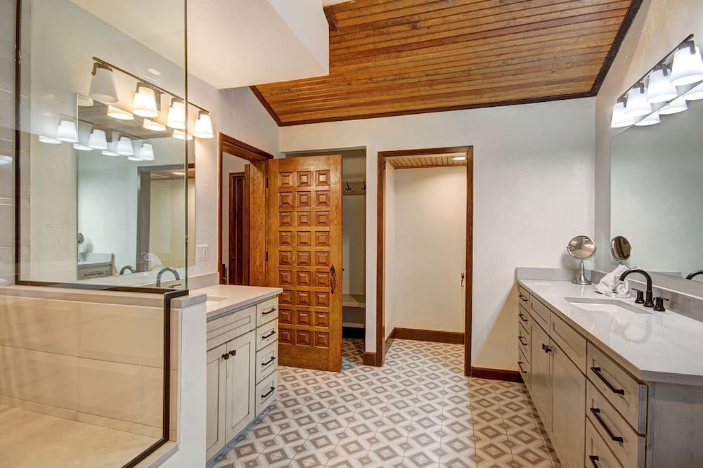 Photo of Bathroom in Blue River