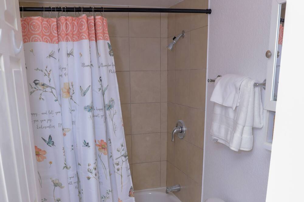 Photo of Bathroom in Green Valley Ranch