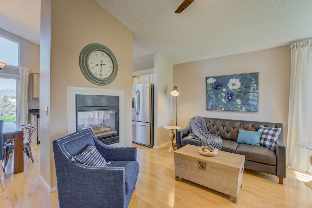 Photo of Livingroom in Northeast Colorado Springs