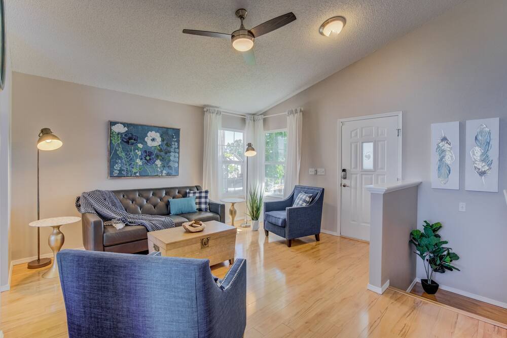 Photo of Livingroom in Northeast Colorado Springs