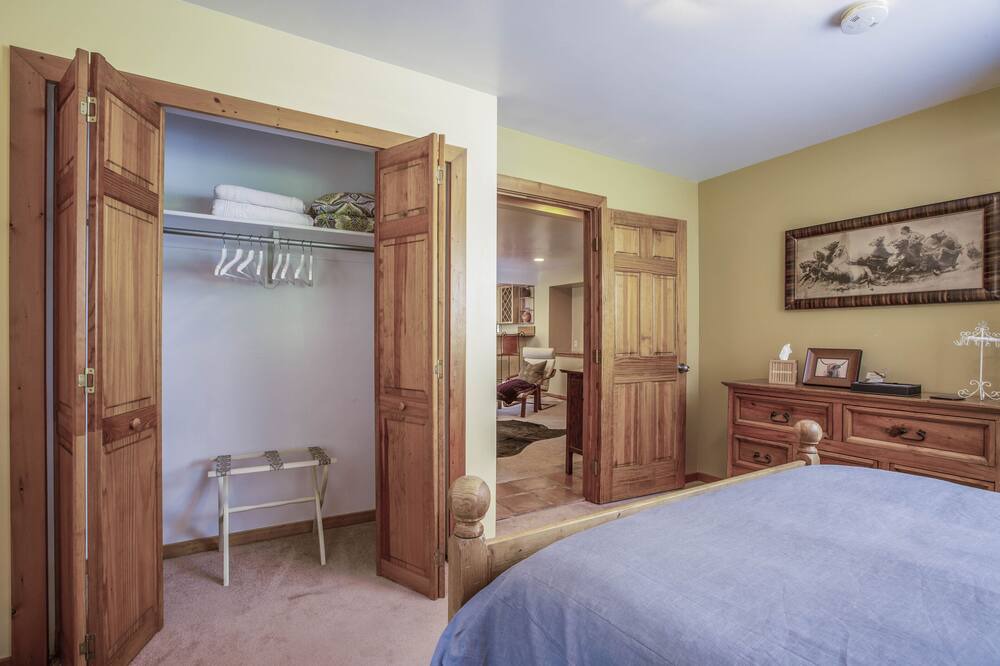 Photo of Bedroom in Shadow Mountain
